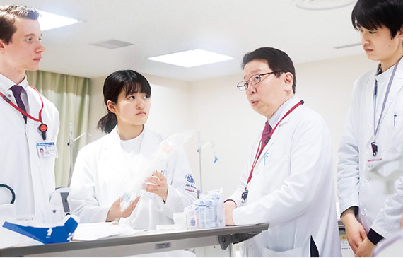 蛋白尿から腎移植まで、小児から高齢者まで。
日本唯一の環境で腎臓病の生涯医療を提供する。