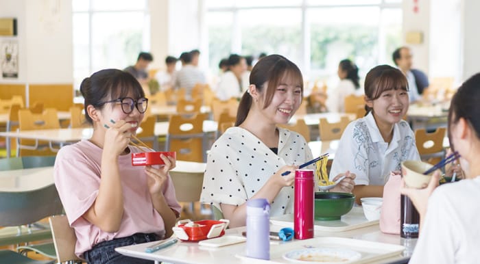 広くて開放的な学生食堂｢PAL｣